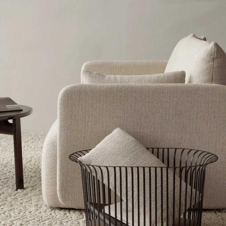 Offset-sofaen fra Audo Copenhagen sett fra siden.