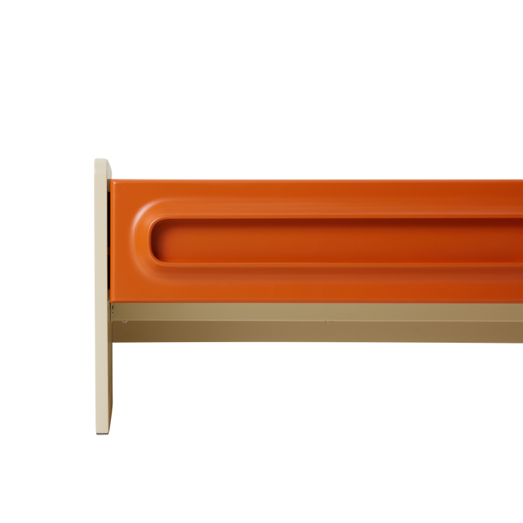 Skjenken Space Lowboard i fargen Orange /Cream.