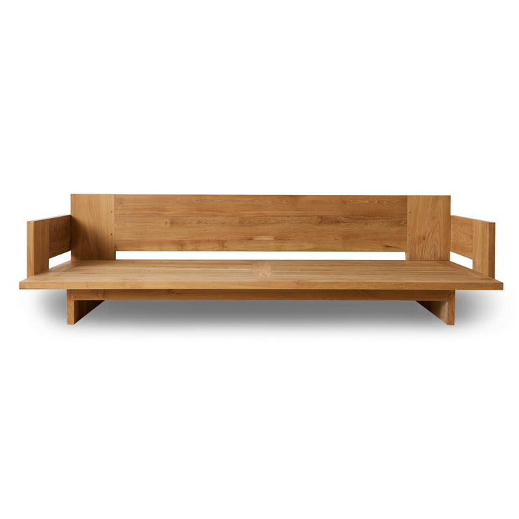 Selve rammen er laget i teak. Teak er særs motstandsdyktig mot vær og vind, det krever generelt lite vedlikehold, og kan vare ekstremt lenge hvis du behandler det riktig.