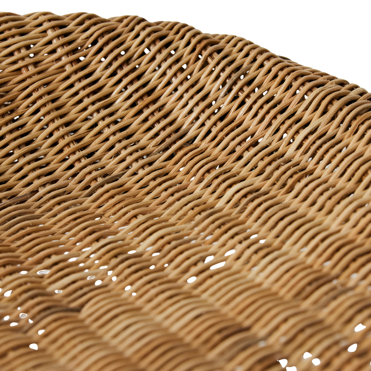 For oss som er svake for vakre kurvmøbler treffer barkrakken Wicker Barstool fra HK Living blink.