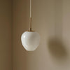 Pendellampe MT221 Tulip Pendant fra Carl Hansen & Søn er en superfin og allsidig lampe som kan sette prikken over i-en i ethvert rom.