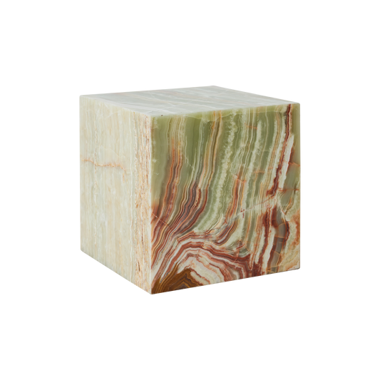 Sidebordet Onyx Marble Block Table fra HK Living er skåret ut i ett stykke, og da dette er en naturstein er hvert bord unikt i uttrykket – noe som er en del av sjarmen med marmorbord. Her i mineralgrønt.