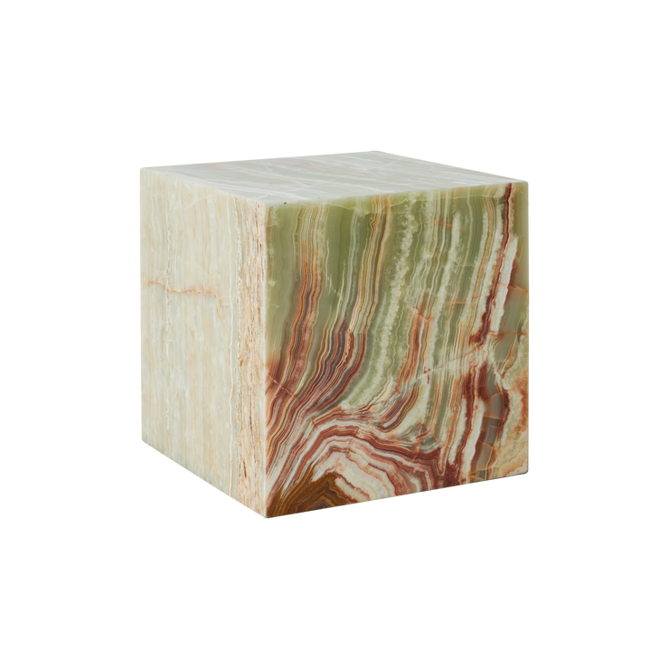 Sidebordet Onyx Marble Block Table fra HK Living er skåret ut i ett stykke, og da dette er en naturstein er hvert bord unikt i uttrykket – noe som er en del av sjarmen med marmorbord. 
