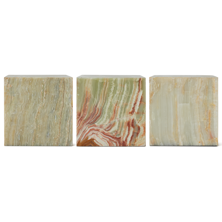 Sidebord Onyx Marble Block Table fra HK Living i mineralgrønt. Fargevariasjoner er en naturlig vakker del av marmoren.