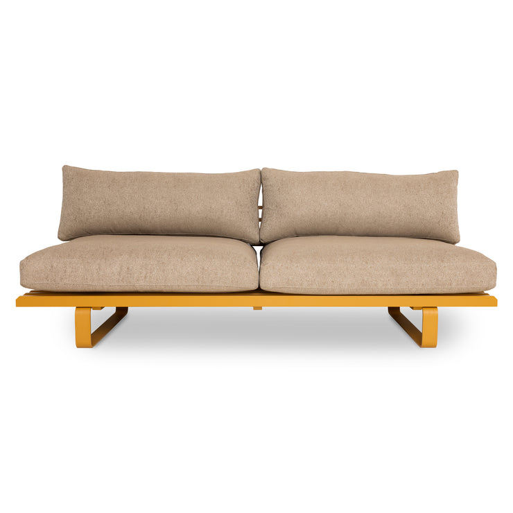 Det finnes deilige, myke puter som passer til sofaen. Disse bestilles separat. 