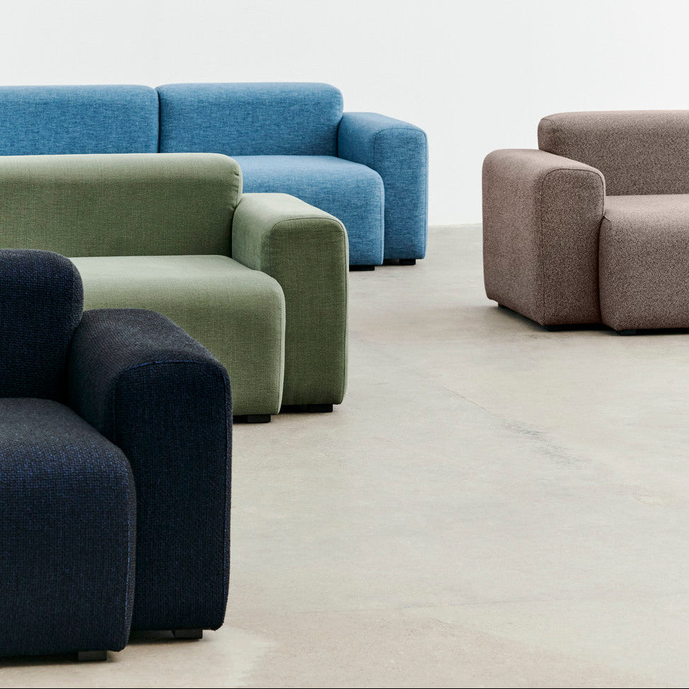 Du kan velge blant mange fine tekstilkvaliteter og farger på sofaene Mags fra Hay!