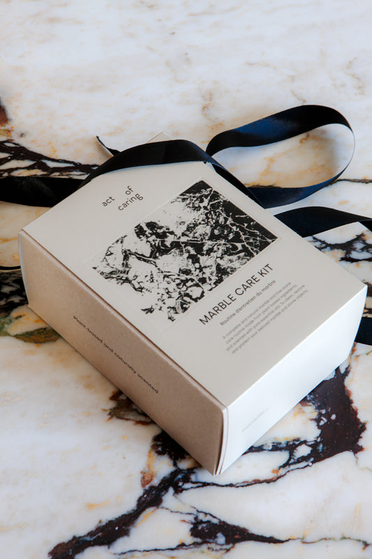 Pleiesett til marmor og stein&nbsp;Marble and Fine Stone Care Kit fra Act of Caring