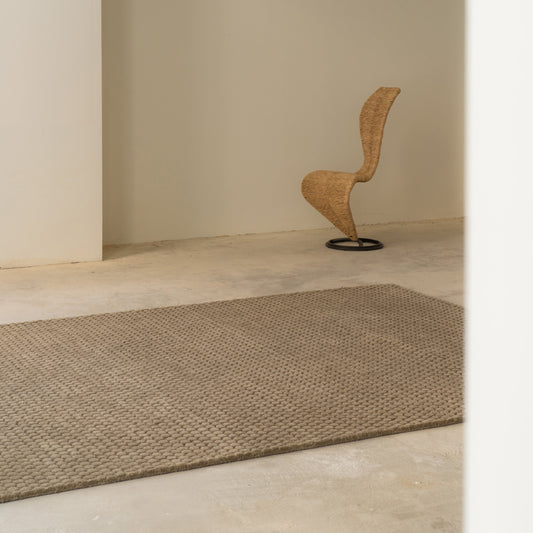 Teppet Drops fra Massimo Copenhagen i beige/ Rocky Grey.