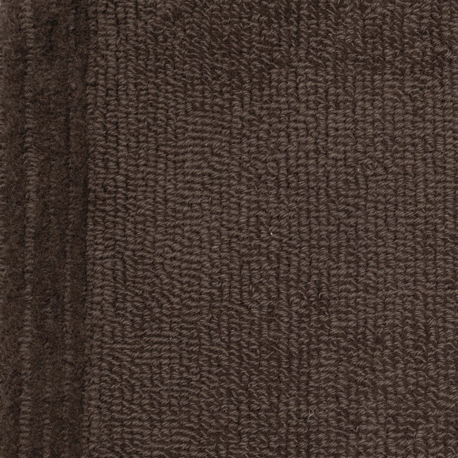 Teppe Ground fra Massimo Copenhagen i fargen Walnut.