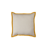 Vi elsker å legge til tekstiler i innredninger og med putetrekket Lily i fargen Ochre fra norske Meublé tilfører du enhver sofa og stol litt ekstra raffinement. Putetrekket er laget i en blanding av lin og bomull i størrelsen 50x50 cm, har en fin struktur – og et nydelig okerfarget kantbånd.