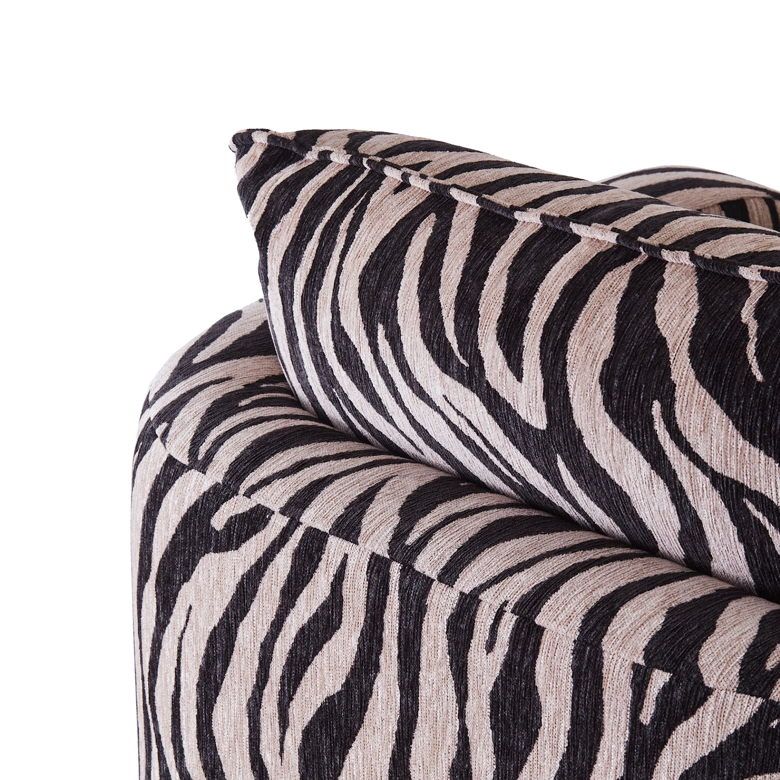 Miles Loveseat Zebra fra Dusty Deco er trukket i det elegante tekstilet Tigriss 01 Taupe fra James Malone.