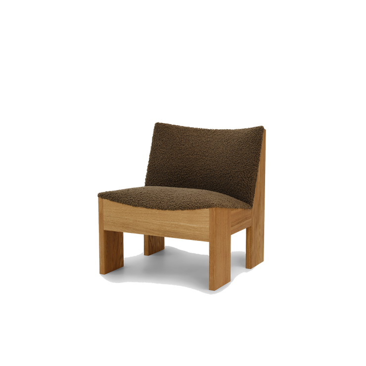 Loungestol Tenon fra New Works i eik og brun bouclé (Natural Oak, Zinc Drake Mocha).