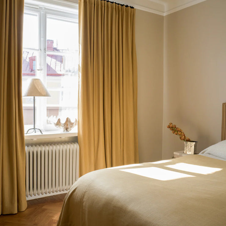 Mørkleggende lingardin fra Gotain i farge Sennepsgul