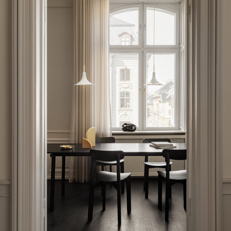 Takpendelen Petalii 1 fra Nuura er designet av Nika Zupanc og finnes også som gulvlampe.