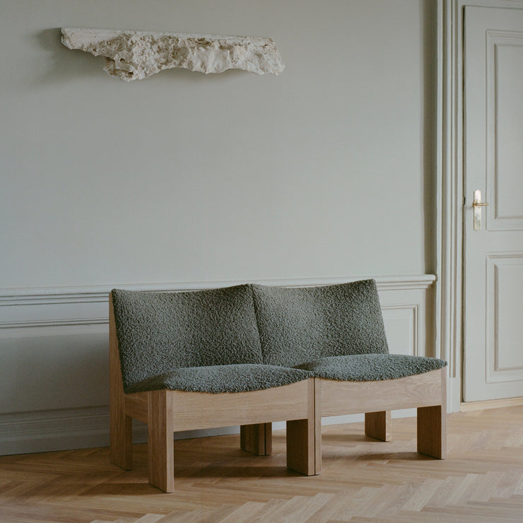 Takket være det renskårne designet kan man også plassere to Tenon loungestoler rett ved siden av hverandre.