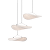 Taklampe Tense Chandelier fra New Works. Hver skjerm har en diameter på 55 cm, og sammen danner de en enhet som er både fyldig og luftig på samme tid.