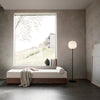 Det renskårne designet til dagsengen Mass Daybed fra New Works passer godt inn i hjem med stram og arkitektonisk estetikk såvel som i hjem med mykere interiør og innredning.