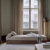 Vi liker godt den litt retro looken til dagsengen Mass Daybed fra New Works i tekstilet Husk 0244.