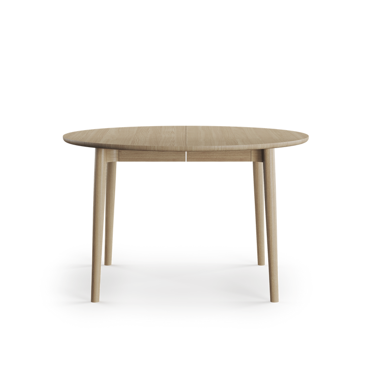 Det runde spisebordet Expand Dining Table Circular fra Northern i lysoljet eik.