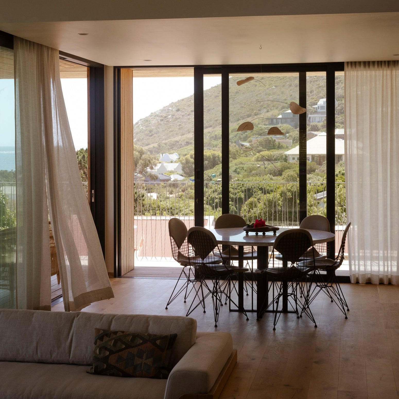 Tynne lingardiner fra Gotain i OsloDeco-Idas sommerhus, farge Sand