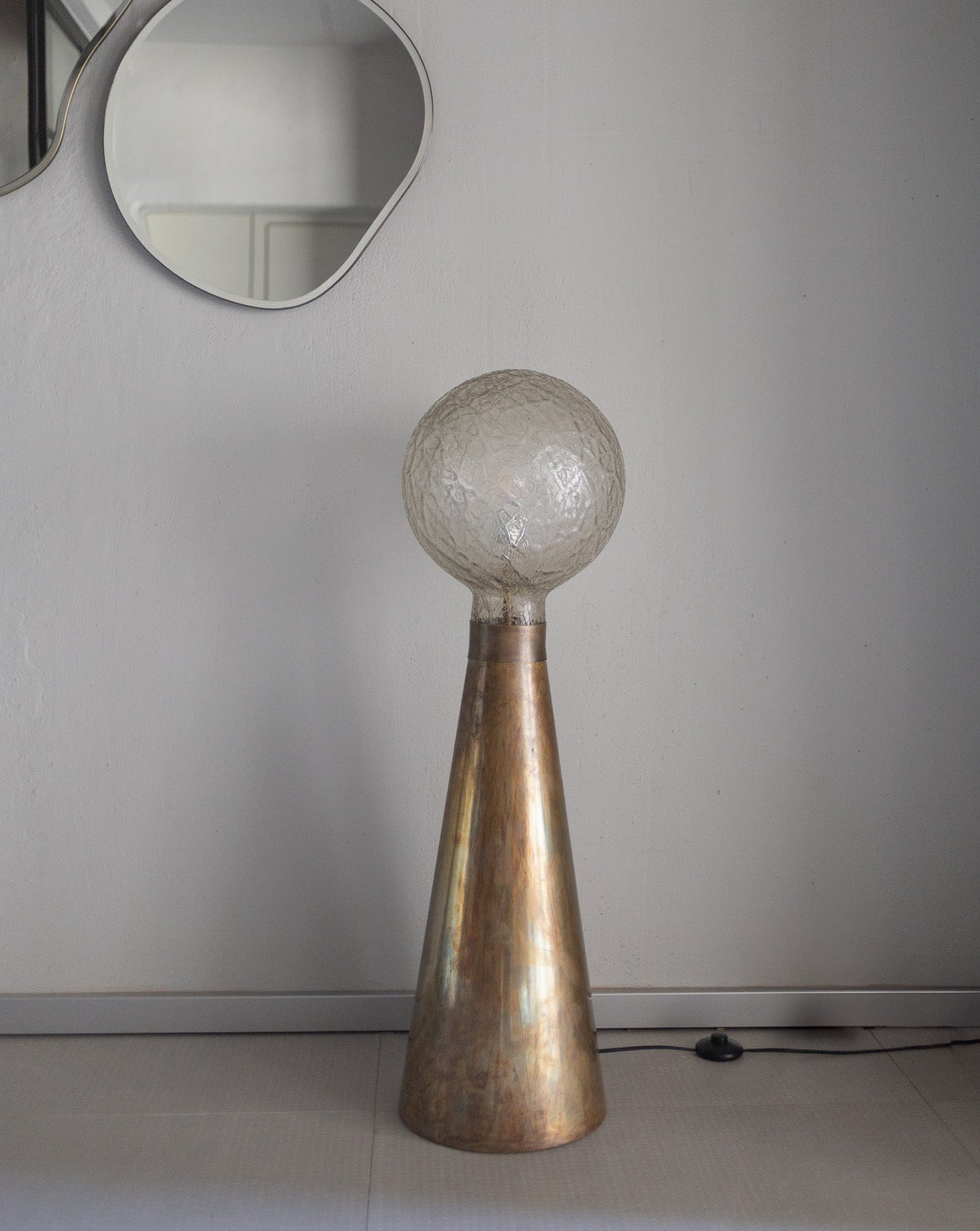 Vintage lampe i messing og glass fra Objektum Vintage