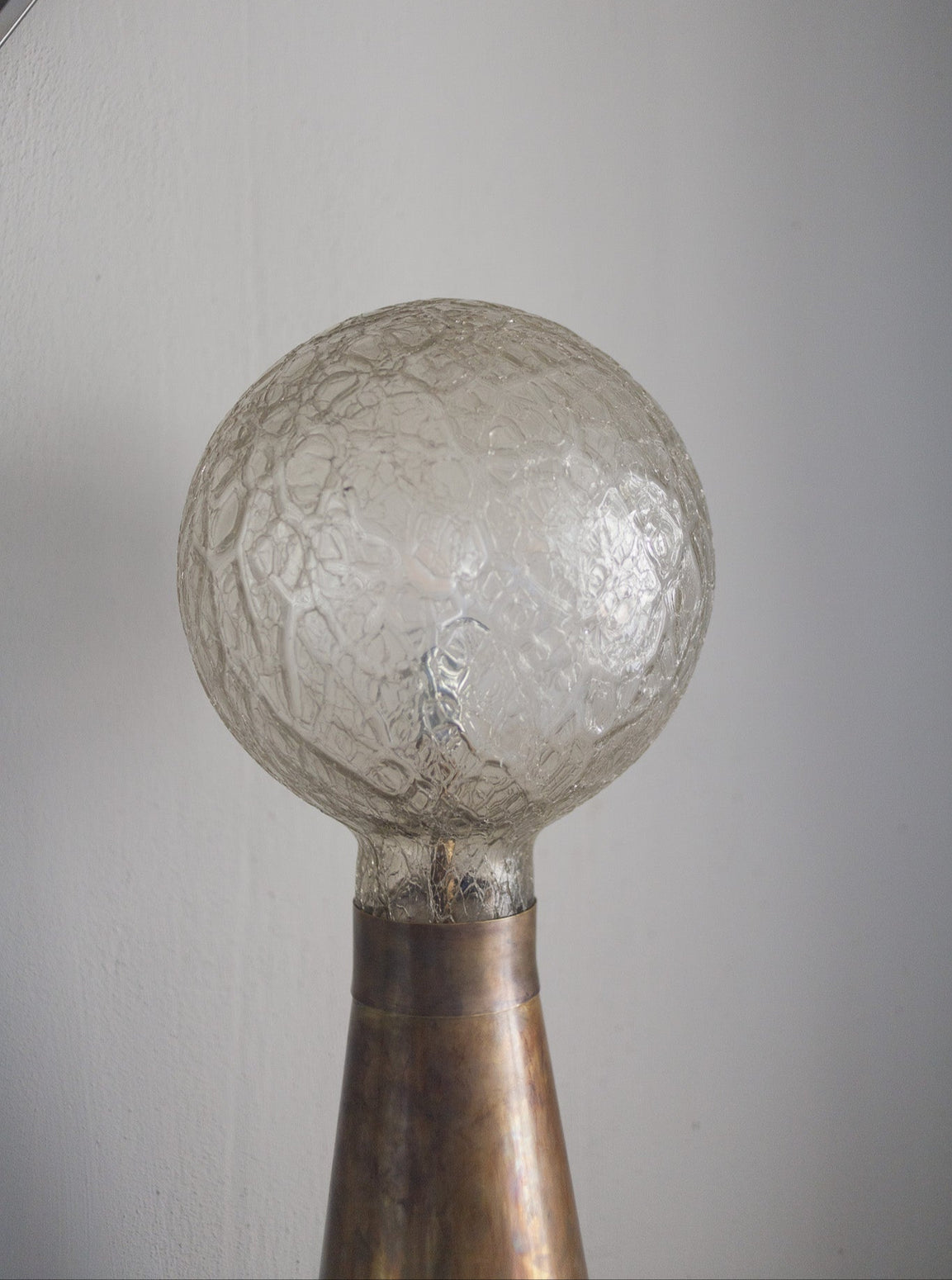 Vintage lampe i messing og glass fra Objektum Vintage