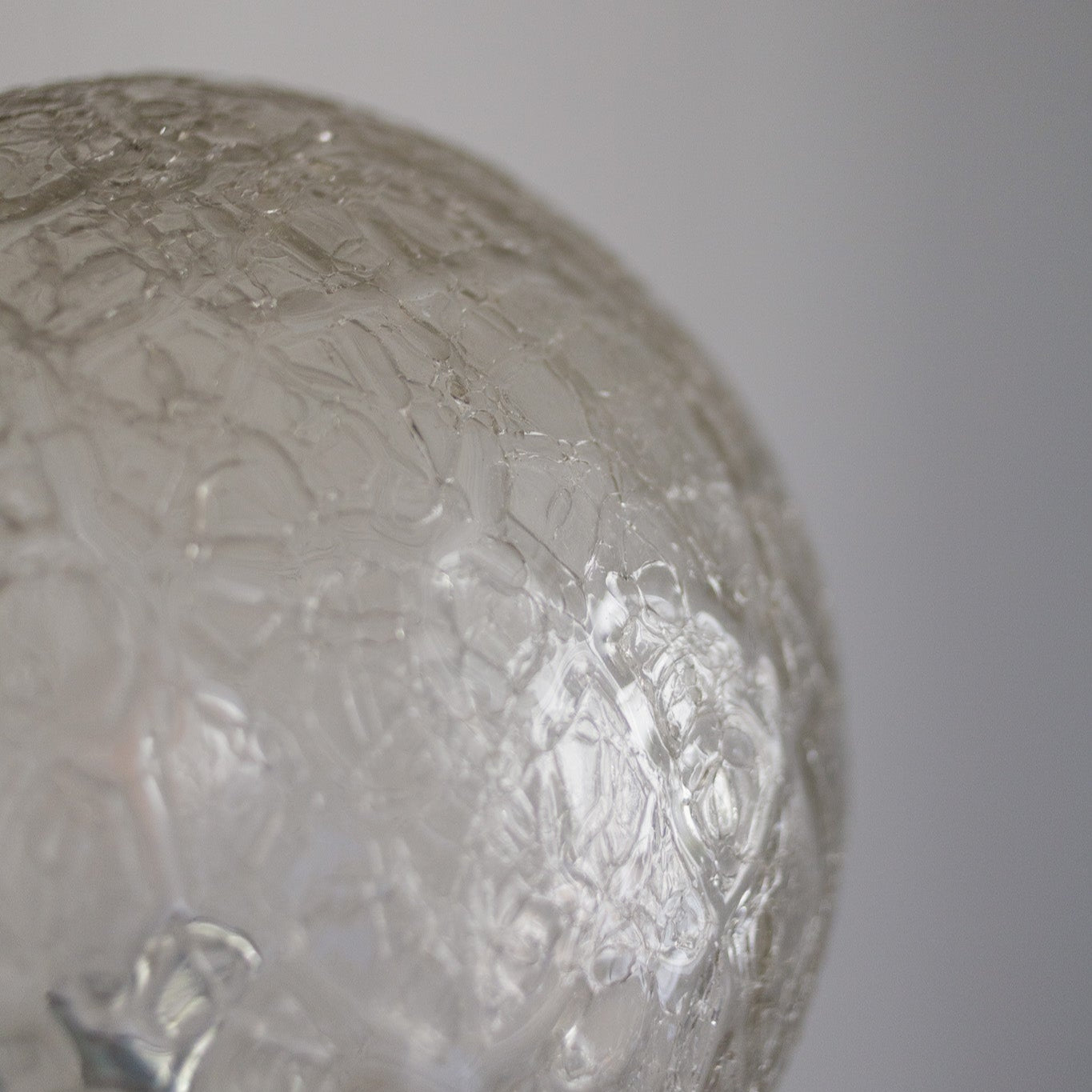 Vintage lampe i messing og glass fra Objektum Vintage med vakre detaljer