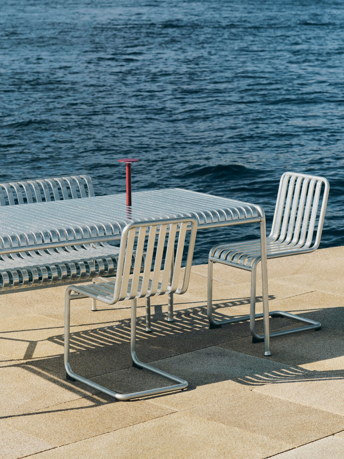 Spisestol Palissade Cantilever Chair fra Hay i galvanisert stål
