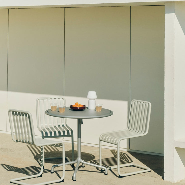 Spisestol Palissade Cantilever Chair fra Hay i fargen Cream White / kremhvit