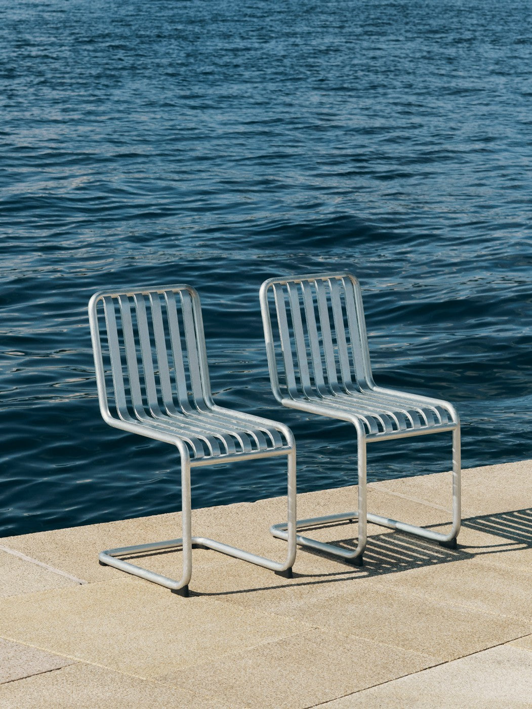 Spisestol Palissade Cantilever Chair fra Hay i galvanisert stål