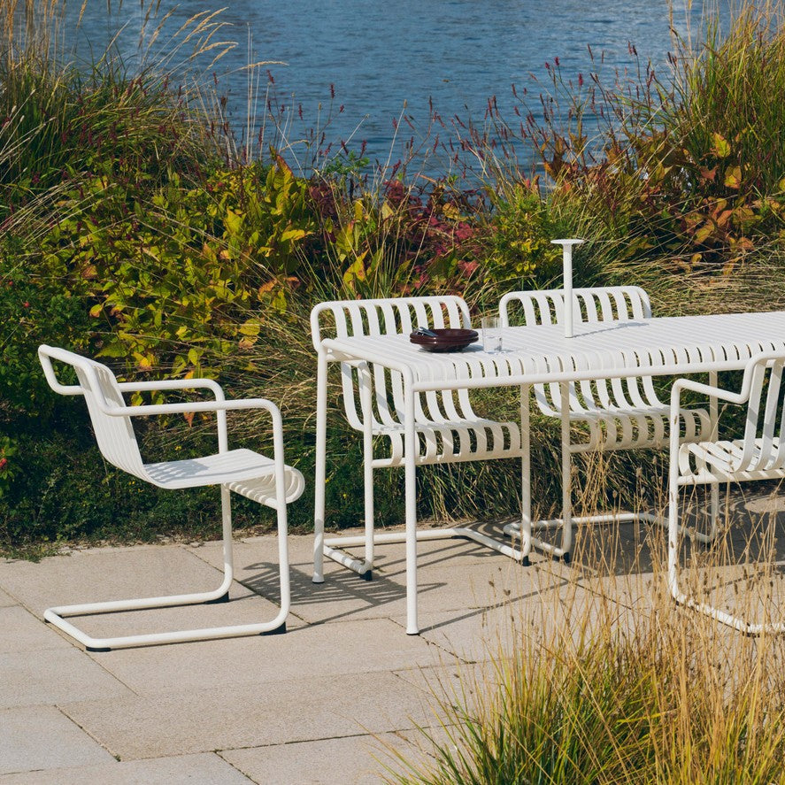 Spisestol Palissade Cantilever Dining Armchair (ekstra bred med armlene) fra Hay i fargen Cream White / kremhvit