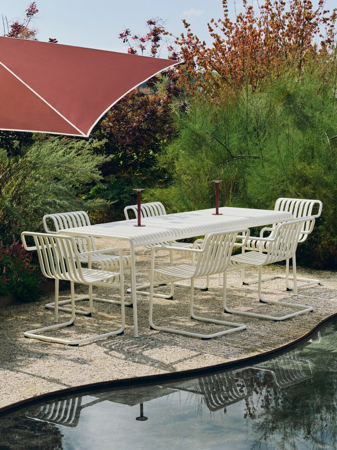 Spisestol Palissade Cantilever Dining Armchair (ekstra bred med armlene) fra Hay i fargen Cream White / kremhvit