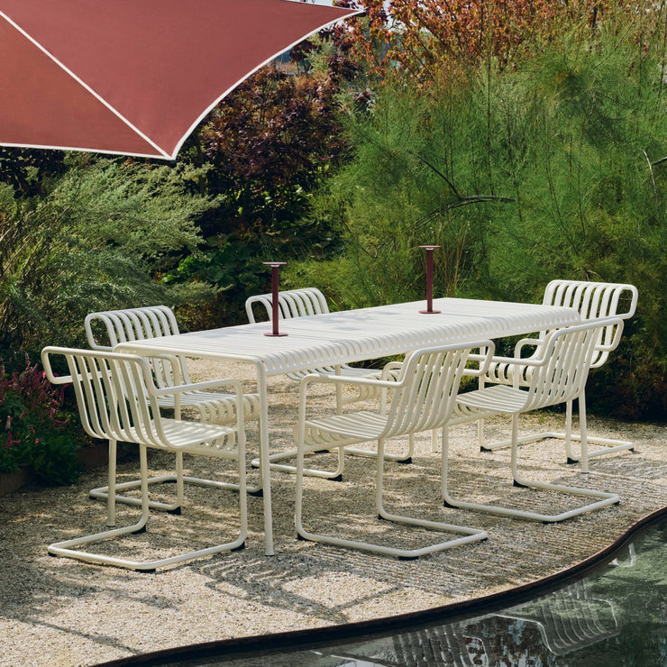 Spisestol Palissade Cantilever Dining Armchair (ekstra bred med armlene) fra Hay i fargen Cream White / kremhvit