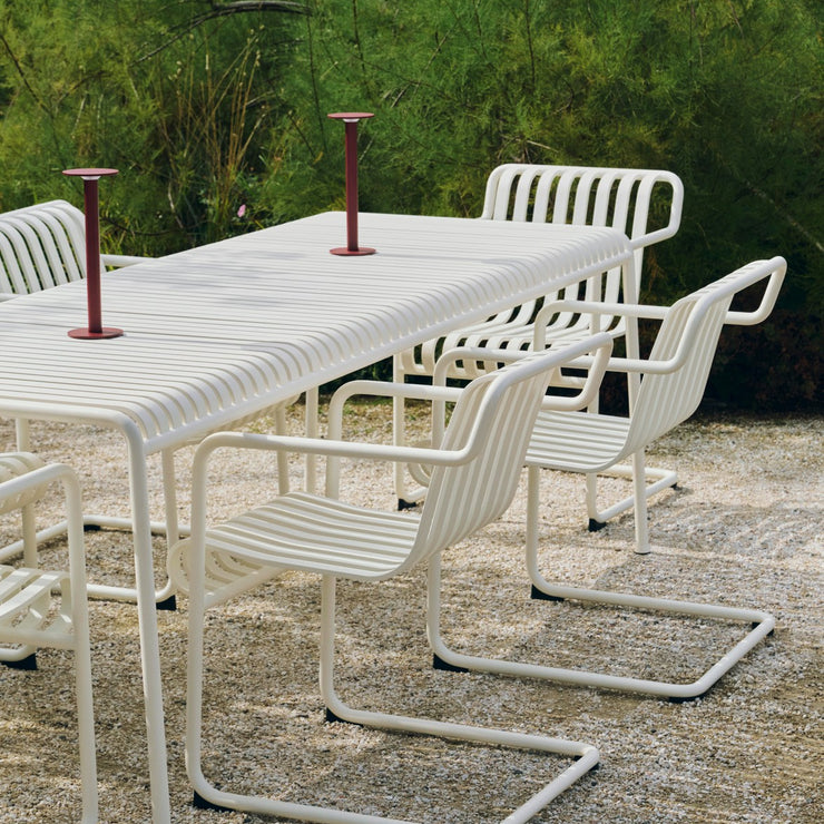 Spisestol Palissade Cantilever Dining Armchair (ekstra bred med armlene) fra Hay i fargen Cream White / kremhvit