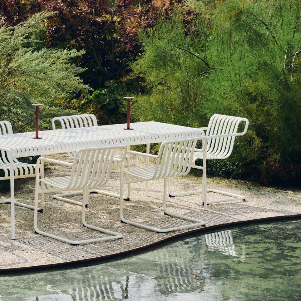 Spisestol Palissade Cantilever Dining Armchair (ekstra bred med armlene) fra Hay i fargen Cream White / kremhvit
