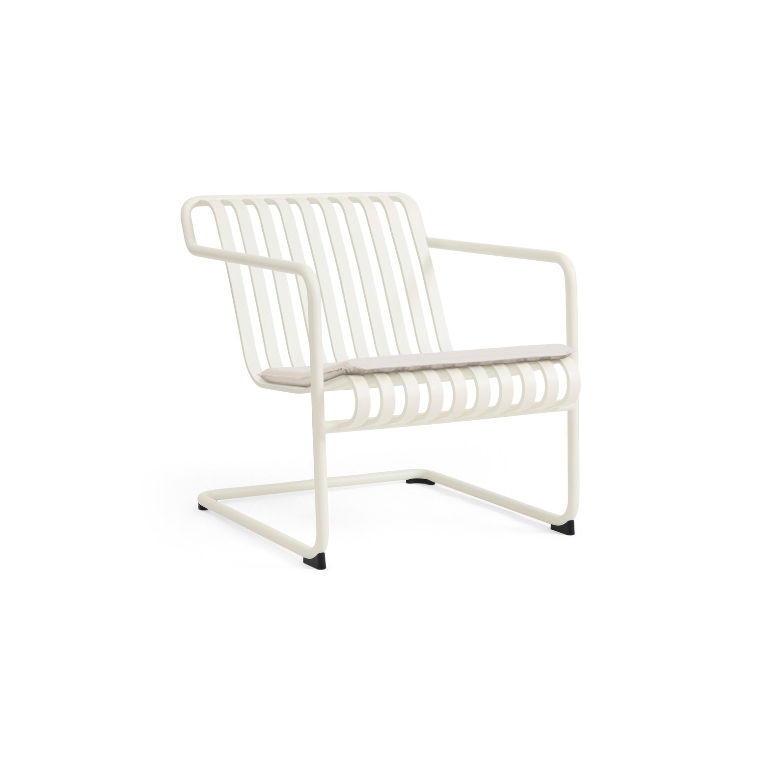 Loungestolen Palissade Cantilever Lounge Chair Low fra Hay i fargen Cream White / kremhvit