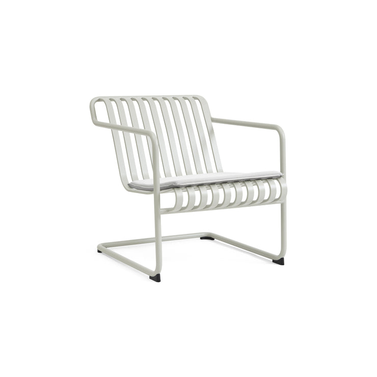 Loungestolen Palissade Cantilever Lounge Chair Low fra Hay i fargen Sky Grey / grå