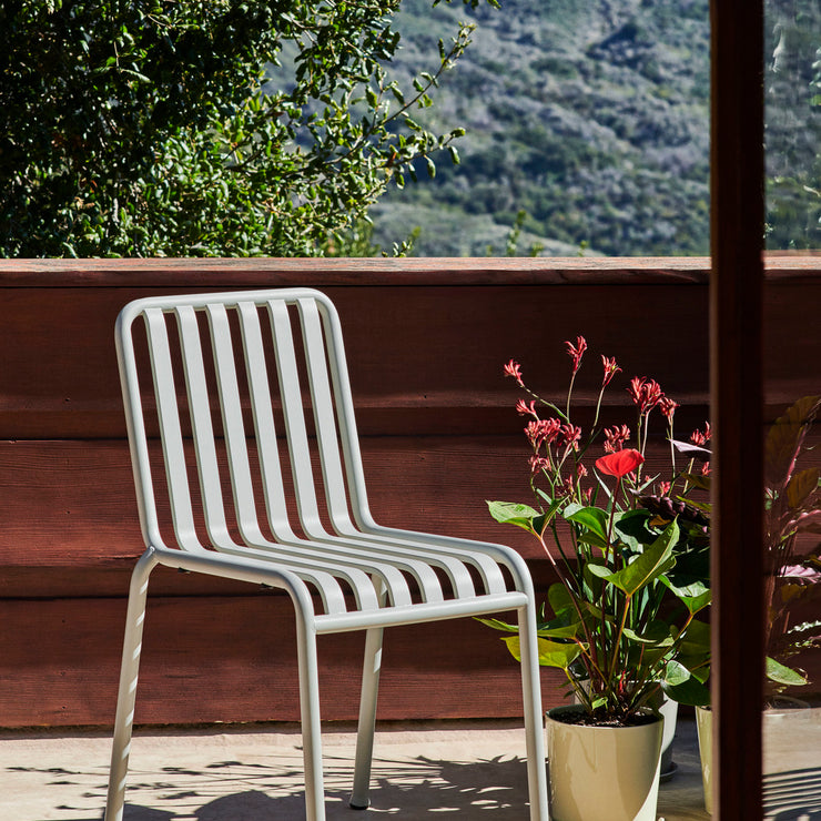 Spisestolen Palissade Chair fra Hay i fargen Sky Grey