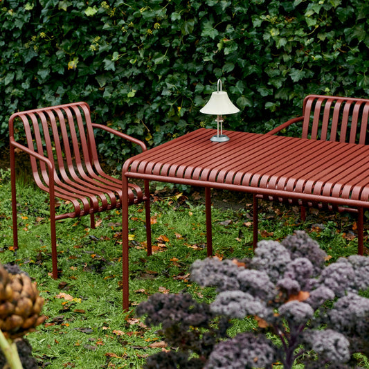 Sett med spisebord, 4 stk stoler og krakk Palissade Iron red