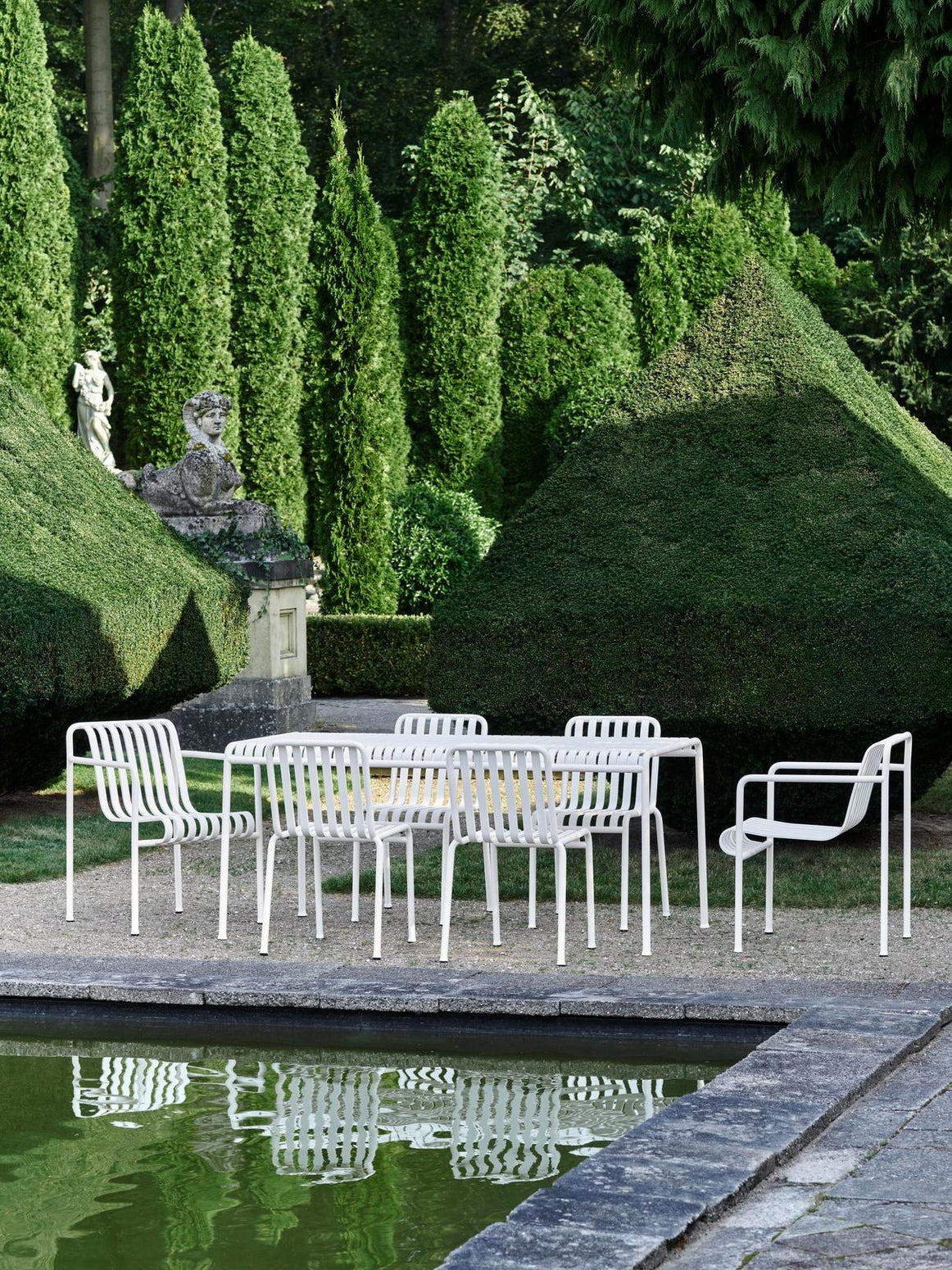 Utemøblene Palissade er en nydelig og stilistisk kolleksjon, designet av det franske brødreparet Ronan og Erwan Bouroullec for Hay. 