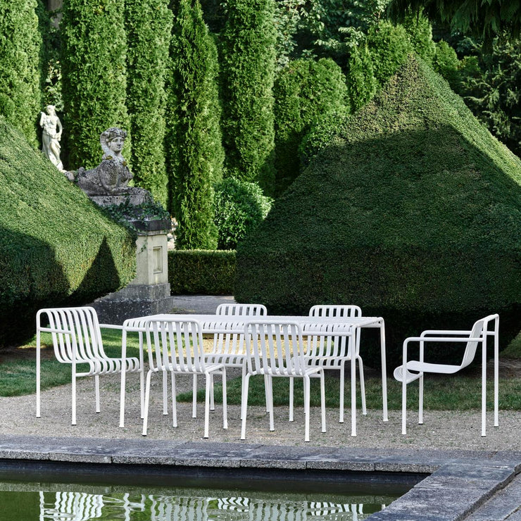 Utemøblene Palissade er en nydelig og stilistisk kolleksjon, designet av det franske brødreparet Ronan og Erwan Bouroullec for Hay. 