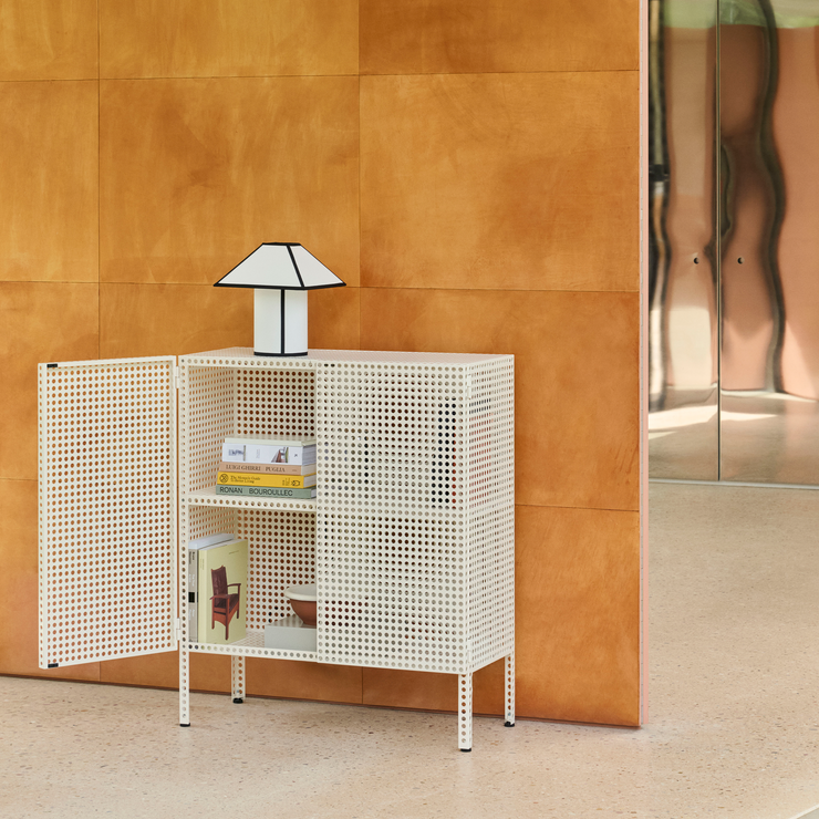 Bordlampe Ava Pyramid Table Lamp 290 fra Hay.