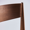 Ryggen til spisestolen Pia Chair fra dk3 er støpt, som gir optimal sittekomfort.