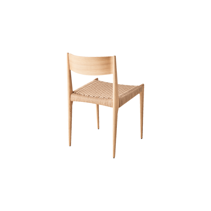 Spisestolen Pia Chair fra dk3 i såpevasket eik.