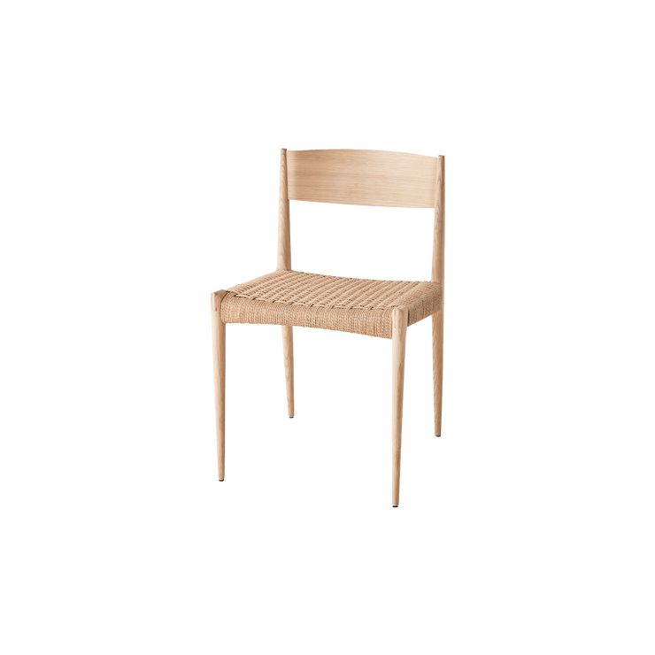 Spisestolen Pia Chair fra dk3 i såpevasket eik.