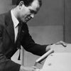 Den svenske arkitekten Olle Pira designet hyllen Pira i 1955. Pira G2 fra String er en moderne tolkning av denne!
