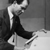 Den svenske arkitekten Olle Pira designet hyllen Pira i 1955. Pira G2 fra String er en moderne tolkning av denne!