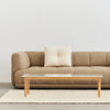 Sofa Quilton 3-seter fra Hay i tekstil Tadao 600. Sofaen er myk og komfortabel og har springfjærer (litt som en madrass), og holder derfor formen godt.