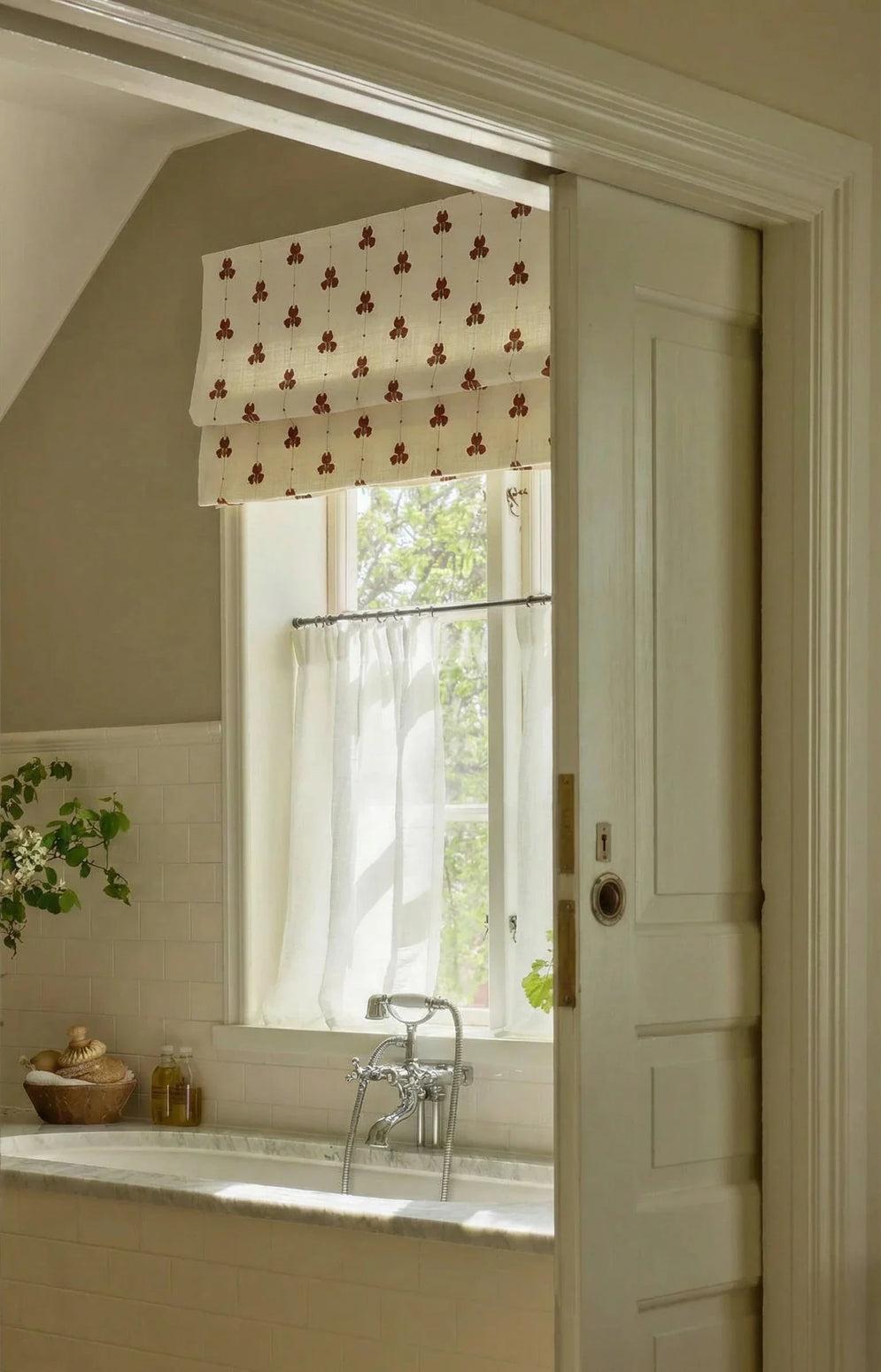 Liftgardin vevd lin Sweet Pea i fargen Terracotta fra Gotain.