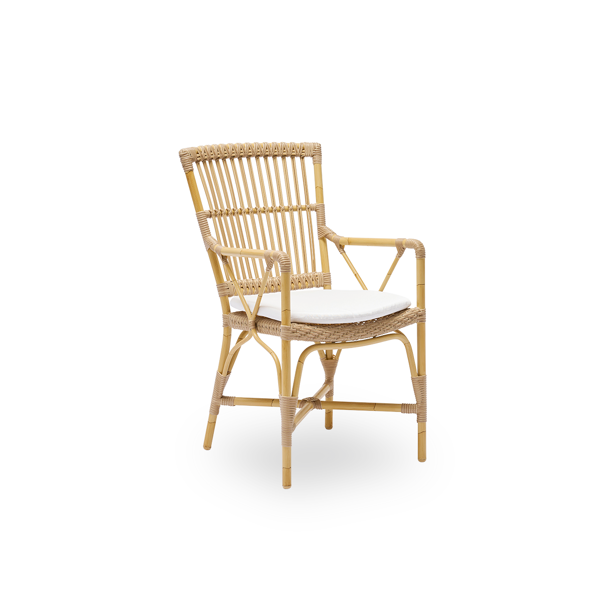 Vakker spisestol med armlener til uteplassen: Utestol Piano Dining Armchair fra Sika Design, med sittepute
